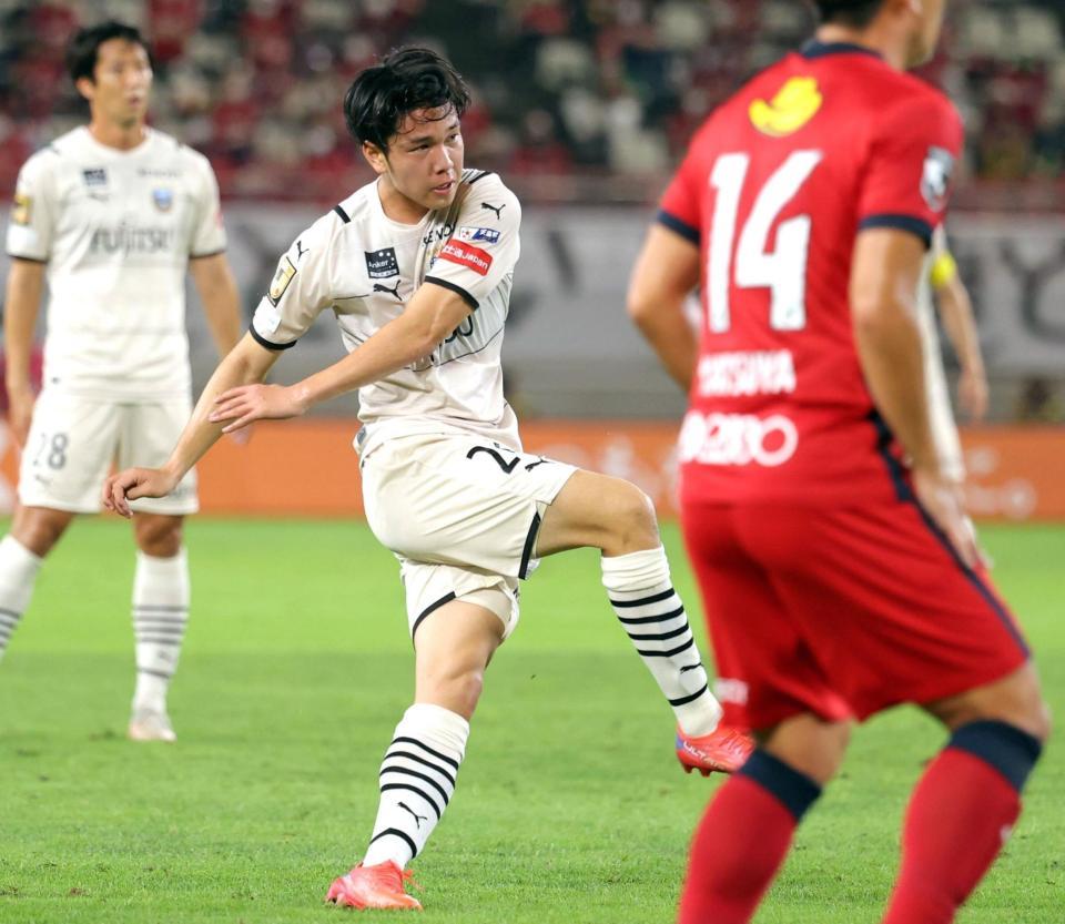 　後半終了間際、ゴールを決める川崎・宮城