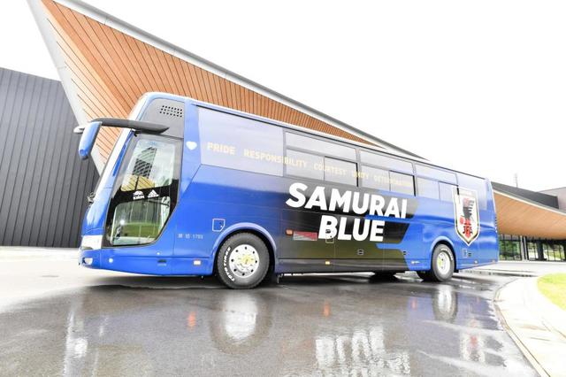 日本代表オフィシャルチームバスが完成 名称募集キャンペーンも開始 サッカー デイリースポーツ Online