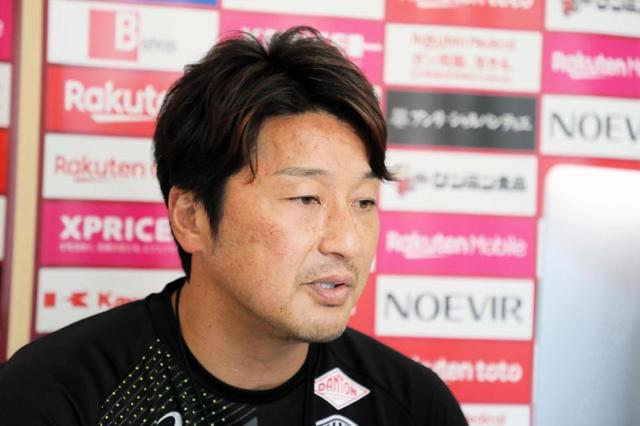 神戸・三浦監督　ボランチで離脱者続出に「苦労しているのは確かです」