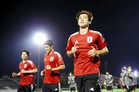 　ランニングをする大迫（右）（Ｃ）ＪＦＡ