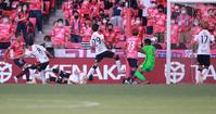 後半、Ｃ大阪・加藤（左端）が先制ゴールを決める（撮影・坂部計介）