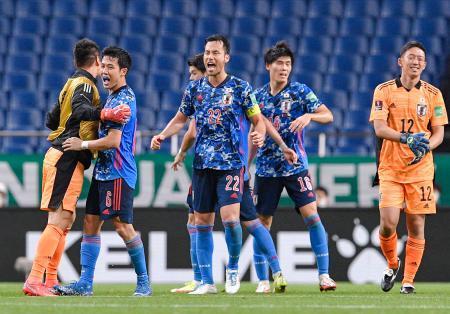 日本、豪州に２-１で競り勝つサッカーＷ杯、アジア最終予選