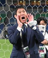 試合後にサポータに呼びかける森保監督（撮影・堀内翔）