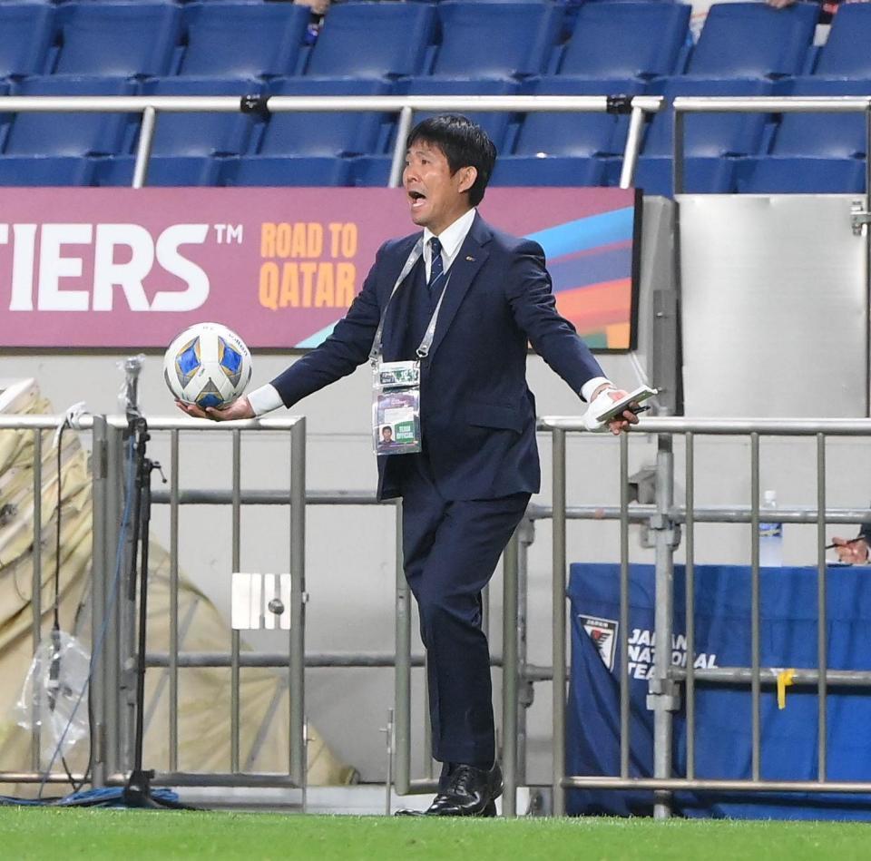 後半、気合の入った表情を見せる森保監督（撮影・堀内翔）