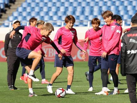 　ルヴァン杯決勝の前日、練習するＣ大阪イレブン