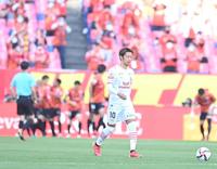後半、先制ゴールを許し沈むＣ大阪・清武＝さいたまスタジアム（撮影・高石航平）