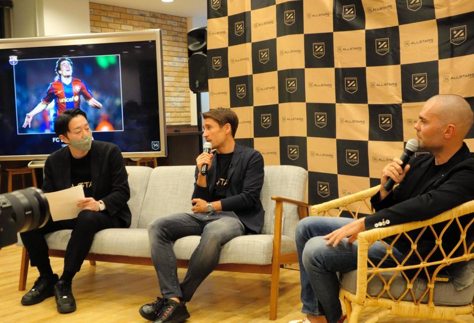 　「オールスターズクラブ」のトークイベントに登場した神戸ＦＷボージャン（中央）