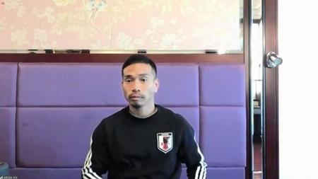 　オンライン取材に応じた長友佑都