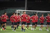 　オマーン戦に向け、調整する吉田（中央）ら日本代表イレブン（Ｃ）ＪＦＡ