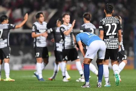 　神戸に敗れ下を向く横浜ＦＣ・中村