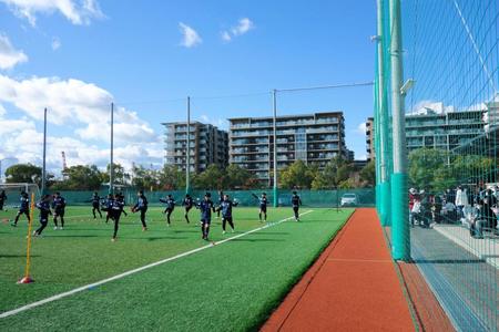 　１年９カ月ぶりにサポーターが見守る中で練習するＩＮＡＣ神戸＝神戸レディースフットボールセンター