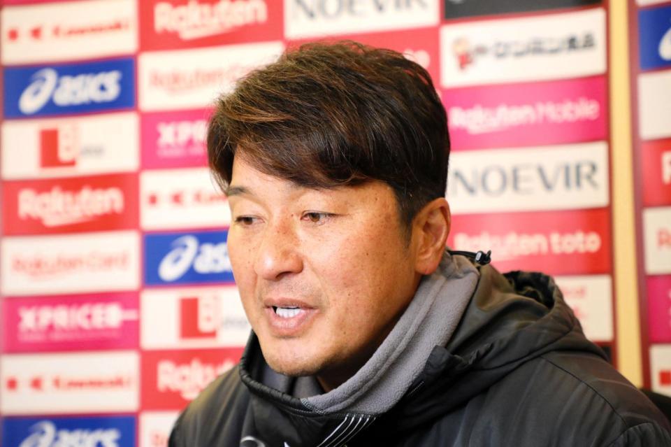 オンライン取材に応じる神戸・三浦監督（Ｃ）ＶＩＳＳＥＬ　ＫＯＢＥ