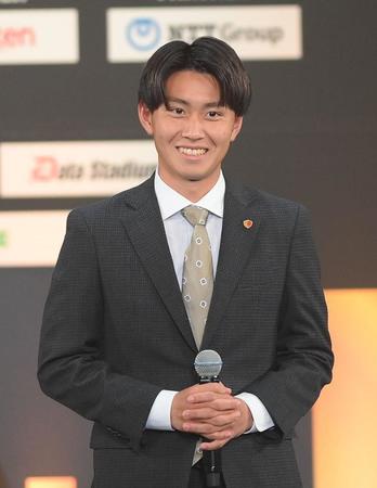 ベストヤングプレーヤー賞を受賞した鹿島・荒木遼太郎（撮影・堀内翔）