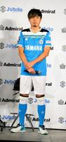新ユニホームで会見に出席した磐田・遠藤＝都内