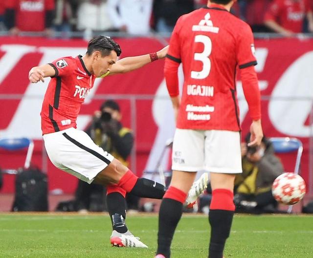 浦和が天皇杯８度目のＶ　槙野決勝弾　引退の阿部に最後のタイトル　宇賀神、関根は涙