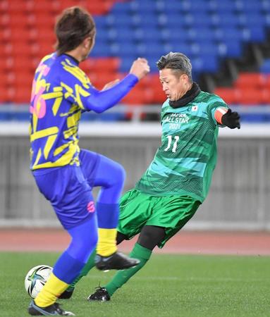 　ゴールを決めた三浦知良（撮影・伊藤笙子）