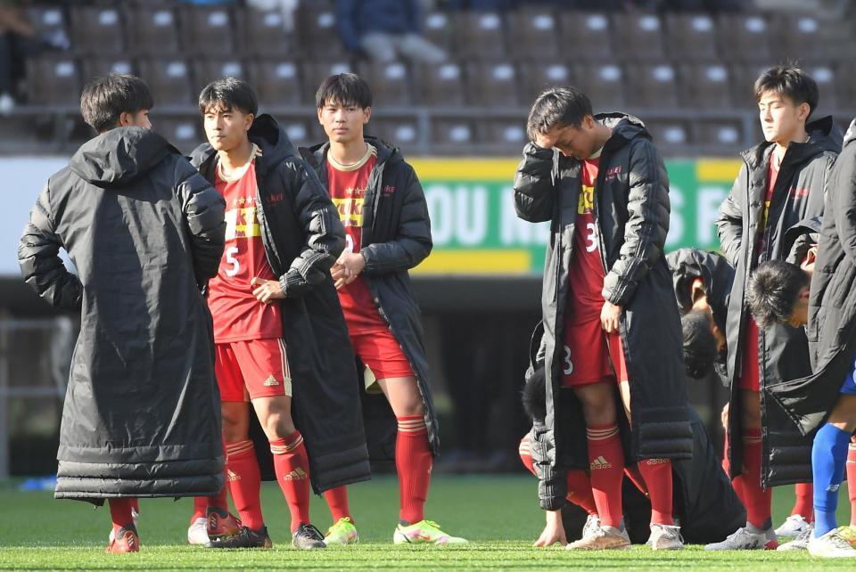 　ＰＫ戦で敗れ、初戦敗退となった流通経大柏イレブン（撮影・伊藤笙子）