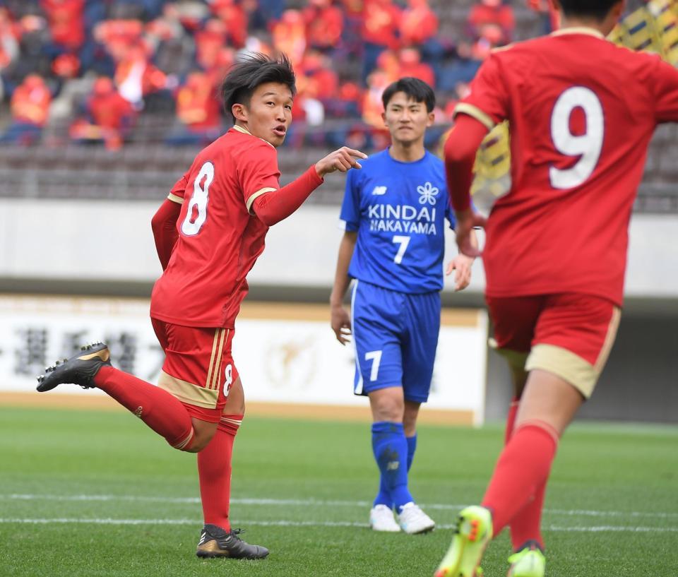 　前半、先制ゴールを決めた流通経大柏・小林恭太（撮影・伊藤笙子）