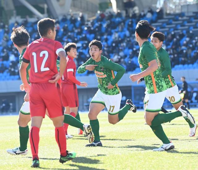 青森山田が逆転勝ちで４大会連続の４強入り 東山との接戦を制す サッカー デイリースポーツ Online