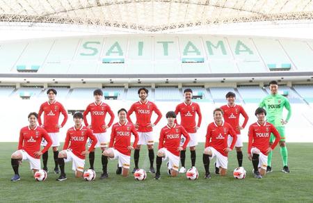 　松尾（前列右から３人目）ら浦和の新入団選手たち（Ｃ）ＵＲＡＷＡ　ＲＥＤＳ