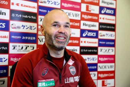 　オンライン取材に応じるイニエスタ（Ｃ）ＶＩＳＳＥＬ　ＫＯＢＥ