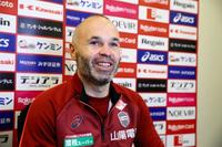 　オンライン取材に応じるイニエスタ（Ｃ）ＶＩＳＳＥＬ　ＫＯＢＥ