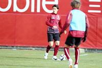 　いぶきの森キャンプでトレーニングする神戸ＤＦ小林（Ｃ）ＶＩＳＳＥＬ　ＫＯＢＥ