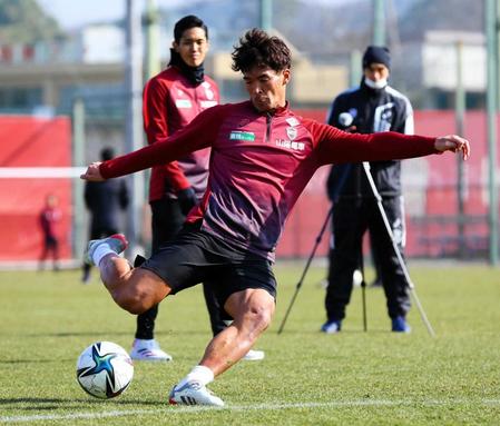 　いぶきの森キャンプでトレーニングする神戸・槙野（Ｃ）ＶＩＳＳＥＬ　ＫＯＢＥ