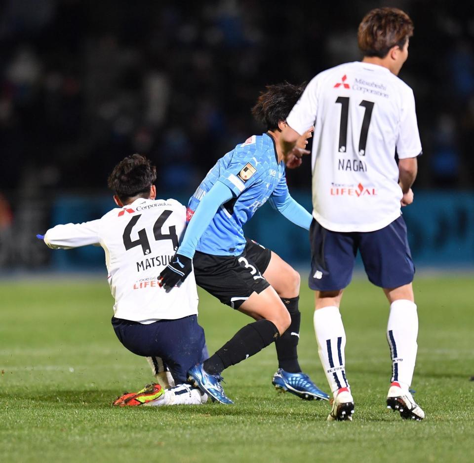 後半、足を負傷し、交代したＦＣ東京・松木玖生（撮影・西岡正）