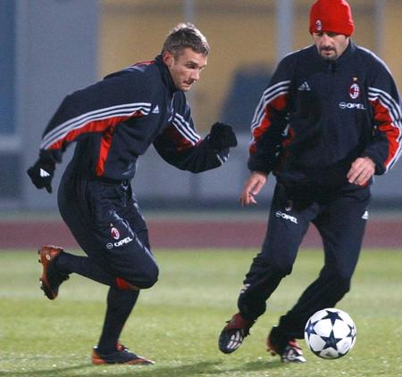 　２００３年、来日時のシェフチェンコ氏（左）