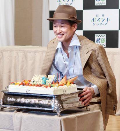 ５５歳は「フーテンのカズ」三浦知良、誕生日に笑顔