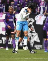 　前半、得点を決めて喜ぶ磐田・大津祐樹（撮影・石井剣太郎）