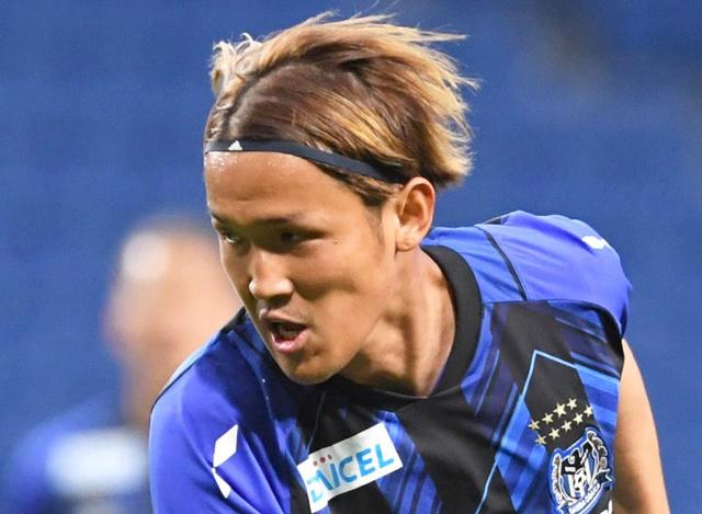 サッカー 宇佐美選手 G大阪・宇佐美が負傷交代 接触ない場面で倒れる、担架で搬出/サッカー