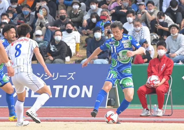 鈴鹿 カズが最年長出場記録を更新 ヘディングわずかに届かず