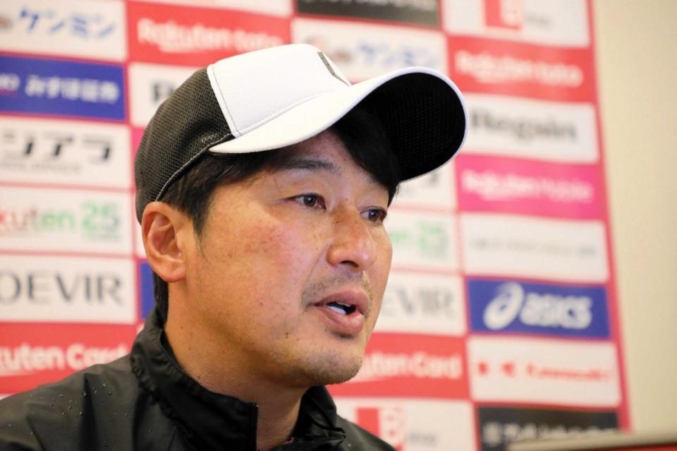 　オンライン取材に応じる神戸・三浦監督（（Ｃ）ＶＩＳＳＥＬ　ＫＯＢＥ）