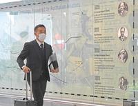 シドニーに到着した長友佑都（撮影・棚橋慶太）