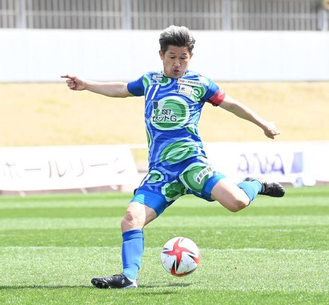 ２戦連続先発のカズ　絶好機もＧＫ正面　キャプテンマーク巻くも３失点の前半で交代