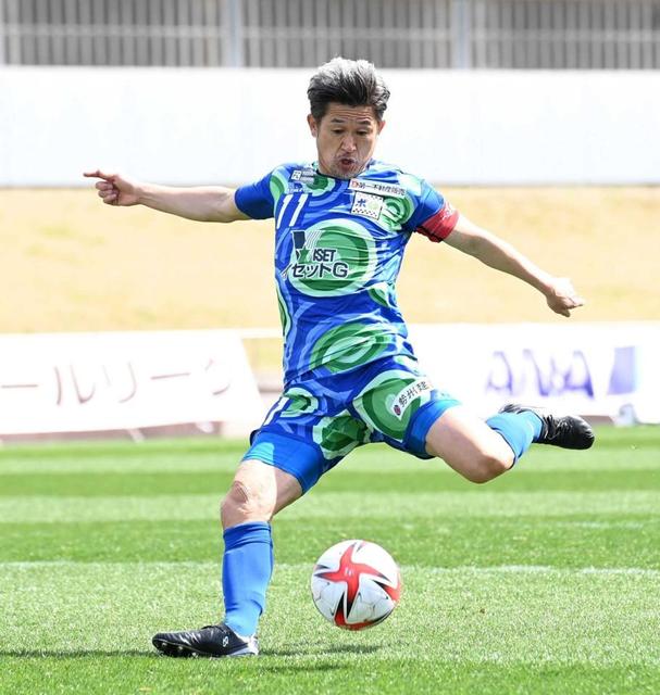 三浦知良　シューズ JFL鈴鹿・三浦知良が2戦連続先発 45分間プレー 今季初シュートは