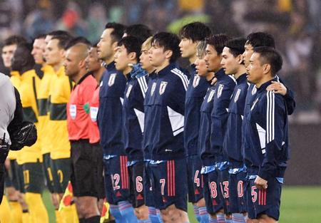 オーストラリア戦に臨む日本代表イレブン＝シドニー（共同）