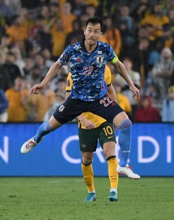 後半、好ディフェンスを見せる吉田（撮影・棚橋慶太）