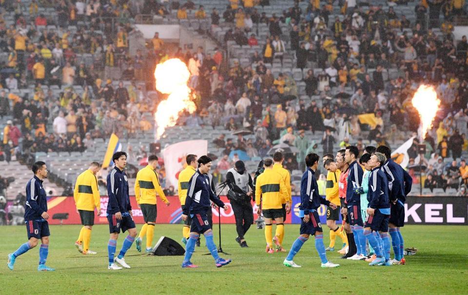 オーストラリア戦に臨む日本代表イレブン＝シドニー（共同）