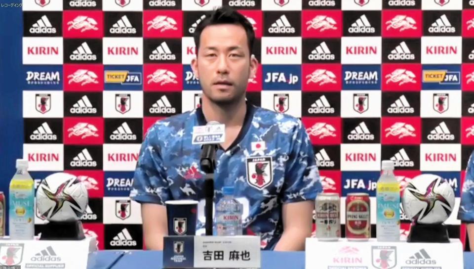 　オンラインで会見する日本代表の吉田麻也