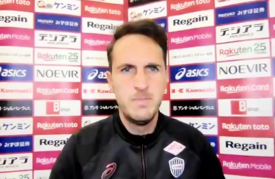 　オンライン取材に応じる神戸・リュイス監督