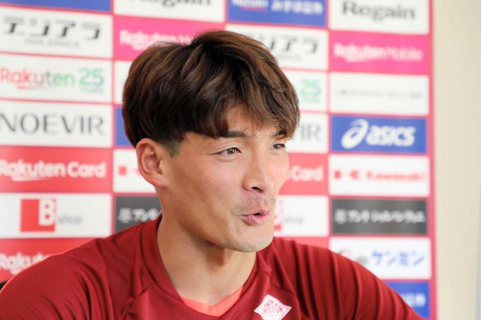 　オンライン取材に応じる槙野＝（Ｃ）ＶＩＳＳＥＬ　ＫＯＢＥ