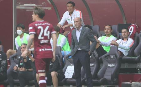 　セレッソ大阪戦で初采配をふるった神戸・ロティーナ新監督