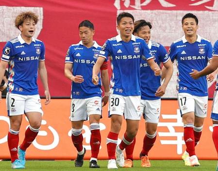 鹿島－横浜Ｍ　後半、チーム２点目のゴールを決め喜ぶ横浜Ｍ・西村（中央）＝カシマ