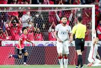 　後半、ゴールを決め、駆け出すＣ大阪・北野（左端）