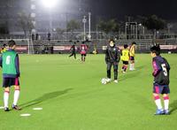 　指導者デビューを飾った大久保嘉人氏＝舞洲グラウンド