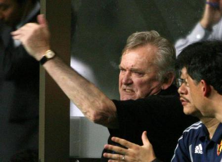 　０６年８月のイエメン戦、鬼の形相で指示を出すオシム監督