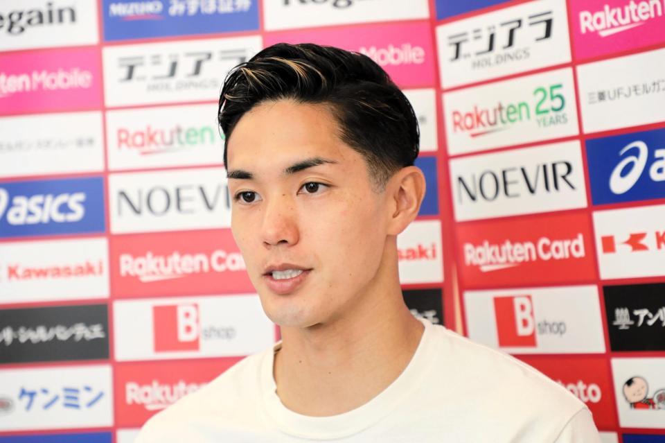 　オンライン取材に応じる神戸ＦＷ武藤（ｃ）ＶＩＳＳＥＬ　ＫＯＢＥ